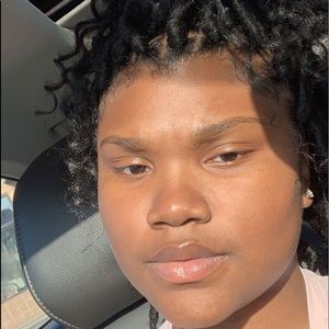 Meet your Posher, Aja